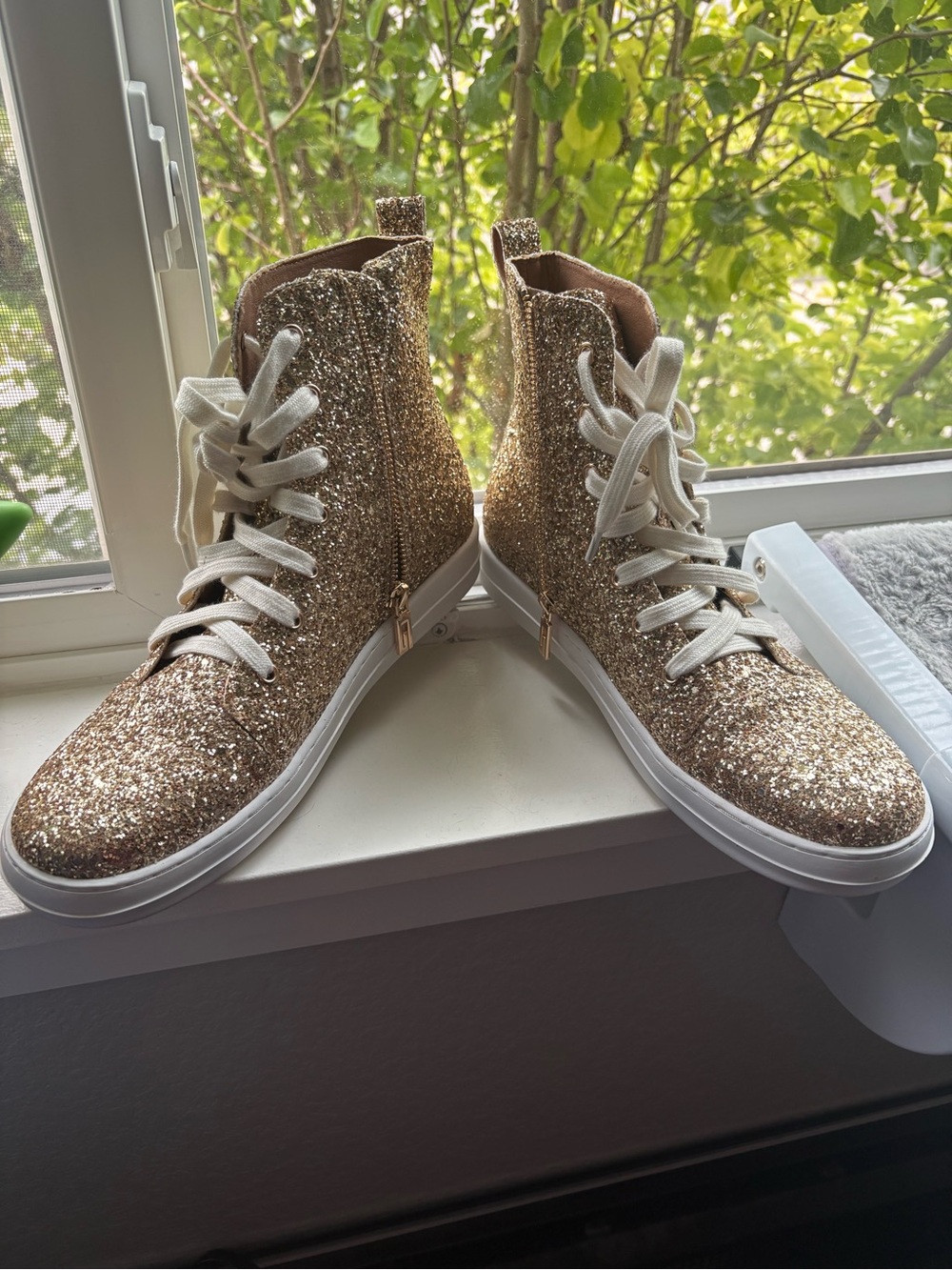 Gold Glitter High-Top Sneakers for Women - Size 10.5